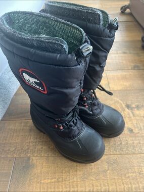 Sorel Kids Black Winter Snow Boots with Red Logo Accents US 7
